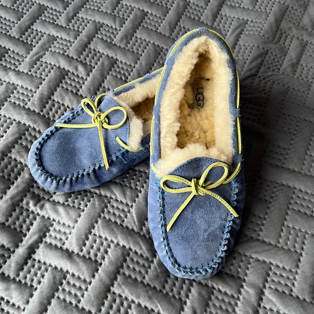 UGG Slippers-Big kids